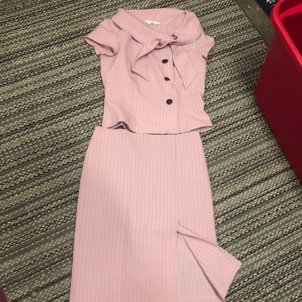 2-piece pin striped skirt /blouse set - jrs size 7